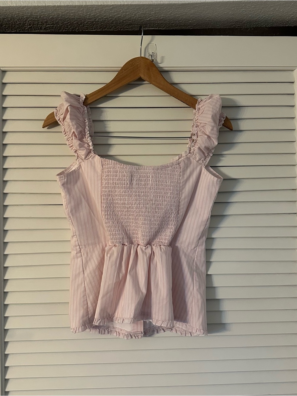 Hollister Light Pink Ruffle Strap Button-Up Tank - Picture 3 of 4
